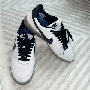 Nike Men’s Low-Top Sneakers in White and Black